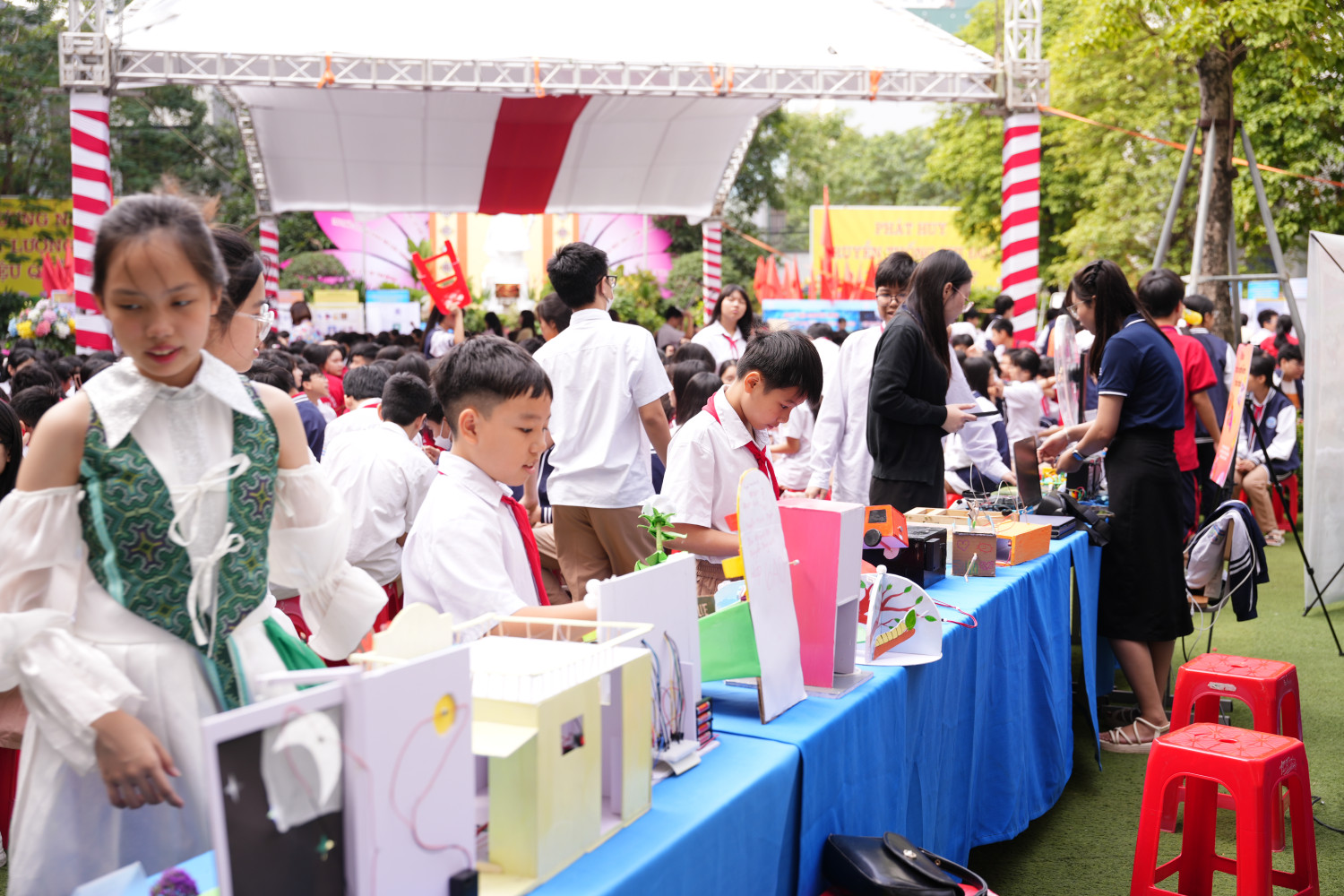 NGÀY HỘI CHUYÊN MÔN – NGÀY HỘI STEM - HOẠT ĐỘNG TRẢI NGHIỆM tại TRƯỜNG THCS LÊ LỢI